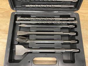lot 103 image: Drill BitChisel Set