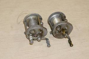 lot 165 image: 2 Vintage Pflueger Supreme Baitcast Reels