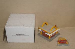 lot 135 image: McDonalds McMemories Christmas Village Piece