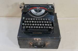 lot 128 image: Antique Underwood Typewriter with Case