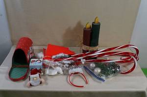 lot 138 image: Christmas Decorations