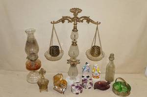 lot 143 image: Decorative Pieces