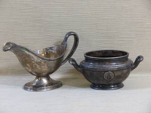 lot 68 image: Metal Serving Pieces