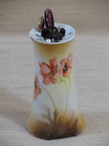 lot 10 image: Vintage Hair Pins with Storage