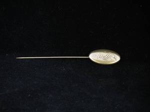 lot 8 image: 10k Yellow Gold Hair Pin