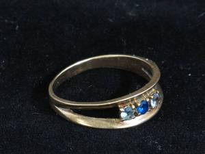 lot 6 image: 10k Yellow Gold Mothers Ring