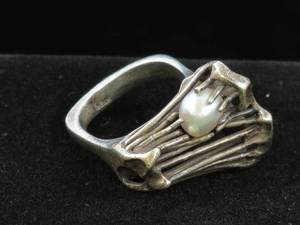 lot 31 image: Vintage Custom Sterling Silver Pearl Ring
