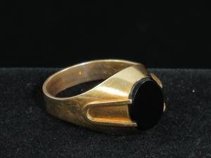 lot 33 image: 14k Yellow Gold Mens Onyx Ring
