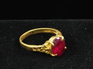 lot 3 image: 24k Yellow Gold Ladies Ring
