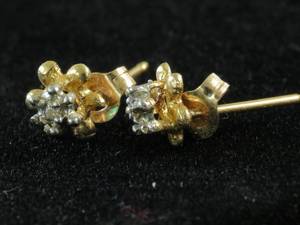 lot 35 image: 10k Yellow Gold Diamond Stud Earrings