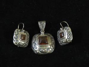 lot 47 image: Sterling Silver and Amber Earring and Pendant Set