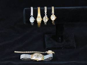 lot 16 image: Vintage Watches