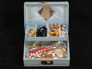 lot 66 image: Small Jewelry Box with Costume Jewelry