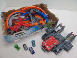 lot 72 image: Hot wheels track and cars