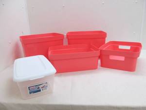 lot 83 image: Totes, Garbage bin