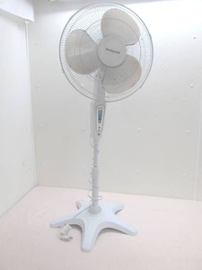 lot 92 image: Honeywell oscillating fan