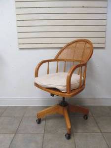 lot 98 image: Adjustable office chair