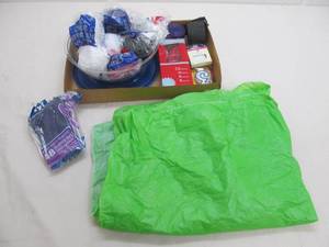 lot 109 image: Party supplies