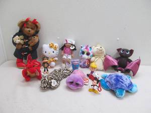 lot 10 image: Varity of stuffed animals