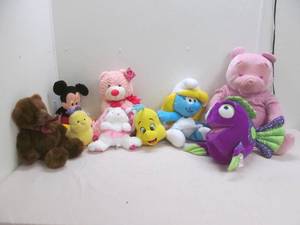 lot 11 image: Varity of stuffed animals