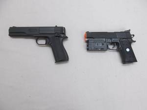 lot 23 image: Toy hand gun