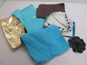 lot 26 image: Placemats, table runner, pillow case, etc