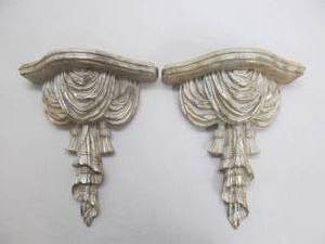 lot 27 image: Wall dcor shelfs