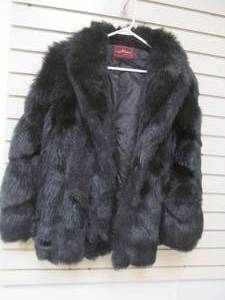 lot 29 image: Fur coat