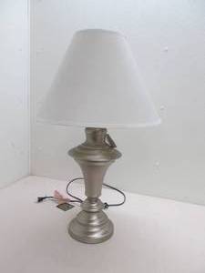 lot 125 image: Ashley table lamp