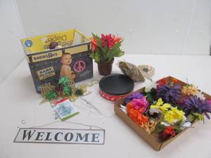 lot 133 image: Group of craft dcor, floral dcor, sign