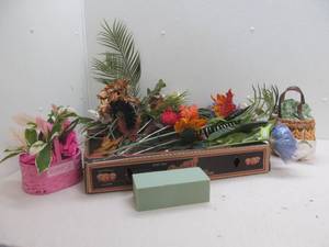 lot 134 image: Group of dcor floral, basket, greens