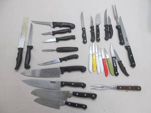 lot 136 image: Kitchen knives