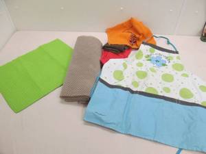 lot 146 image: Kitchen towels, liners, apron