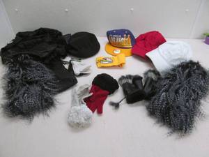 lot 159 image: Group of clothing accessories