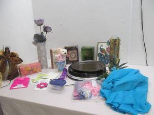 lot 166 image: Variety of crafting, mothers day, tree topper, etc