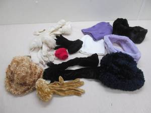 lot 175 image: Gloves, hats, ear coverings