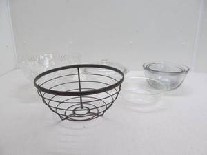 lot 198 image: Variety of bowls