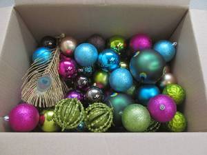 lot 203 image: Dcor bulbs group
