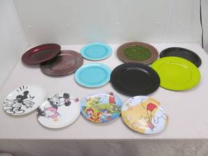 lot 204 image: Serving trays, plates