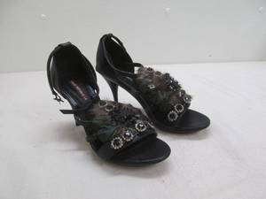 lot 208 image: Womens shoes