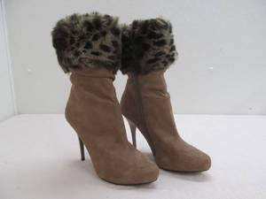 lot 221 image: Womens shoes