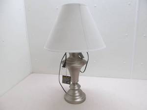lot 225 image: Ashley designer lamp