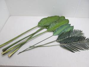 lot 226 image: Artificial plants