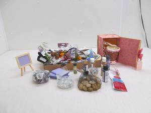 lot 228 image: Large group of crafting items