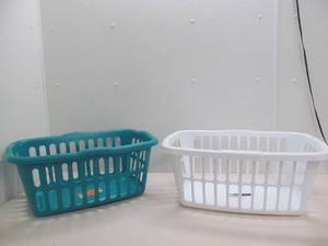 lot 236 image: Laundry baskets