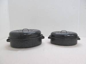 lot 246 image: Roasters with lids