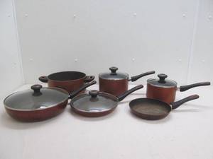 lot 256 image: Faber ware potskettles