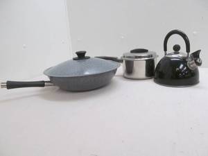 lot 257 image: Tea pot, stir fry pan, kettle