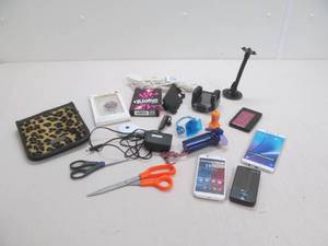 lot 267 image: Variety of electronics
