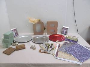 lot 269 image: Varity of craft items, dcor